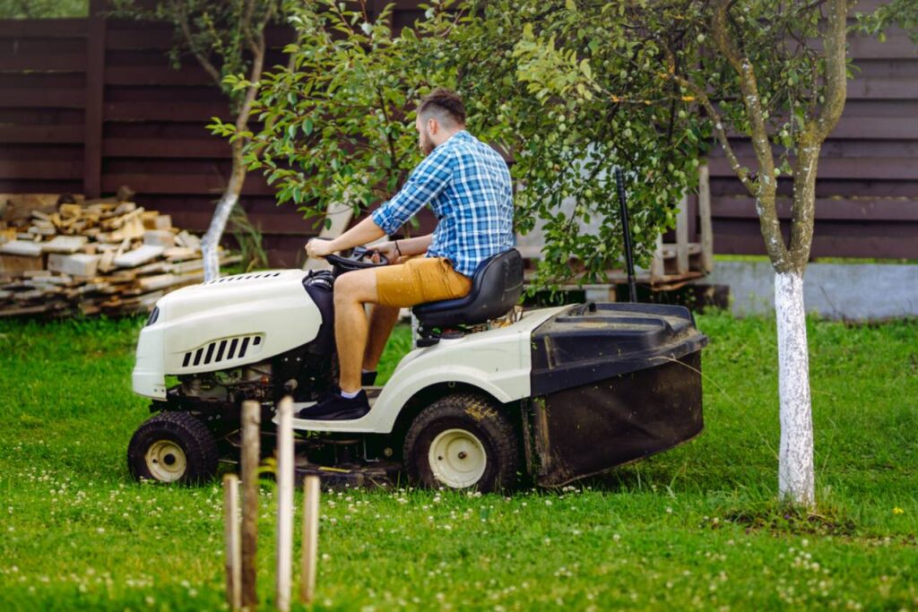 Lawn tractor for online hilly terrain