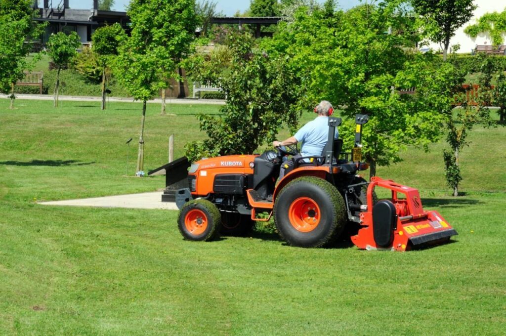 Kioti Tractor Vs. Kubota (2024 Comparison) • Heavy Equipment Appraisal