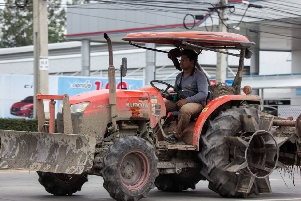 Kioti Tractor Vs. Kubota (2024 Comparison) • Heavy Equipment Appraisal