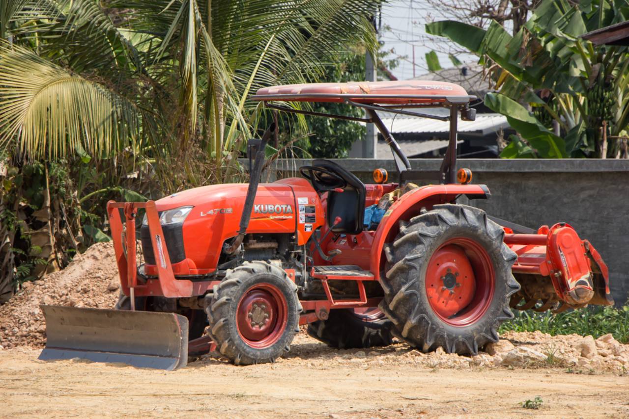 Kubota Vs. John Deere Tractor (2024 Comparison) • HEA