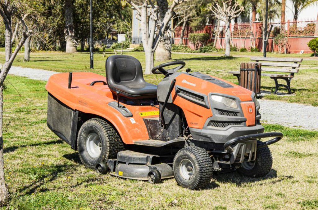 Lawn tractor for online hilly terrain