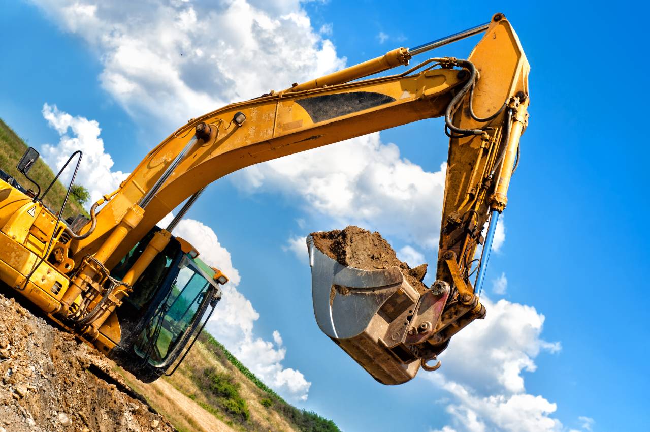 How Much Does an Excavator Weigh? (with Examples) • HEA