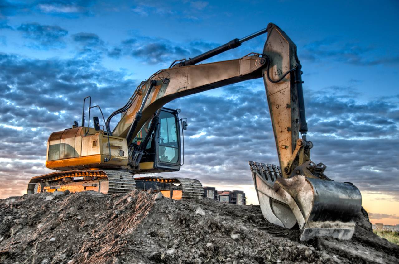 How Much Does an Excavator Weigh? (with Examples) • HEA