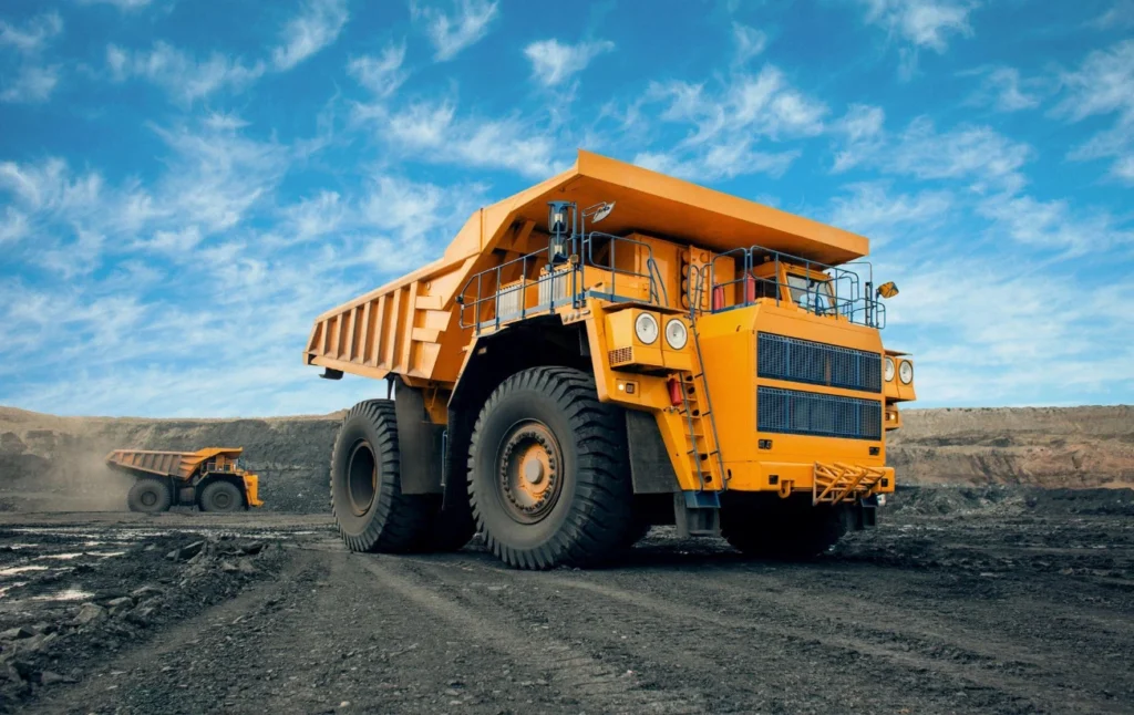 9 Dump Truck Types: From Haul Trucks to Superdumps • Heavy Equipment ...