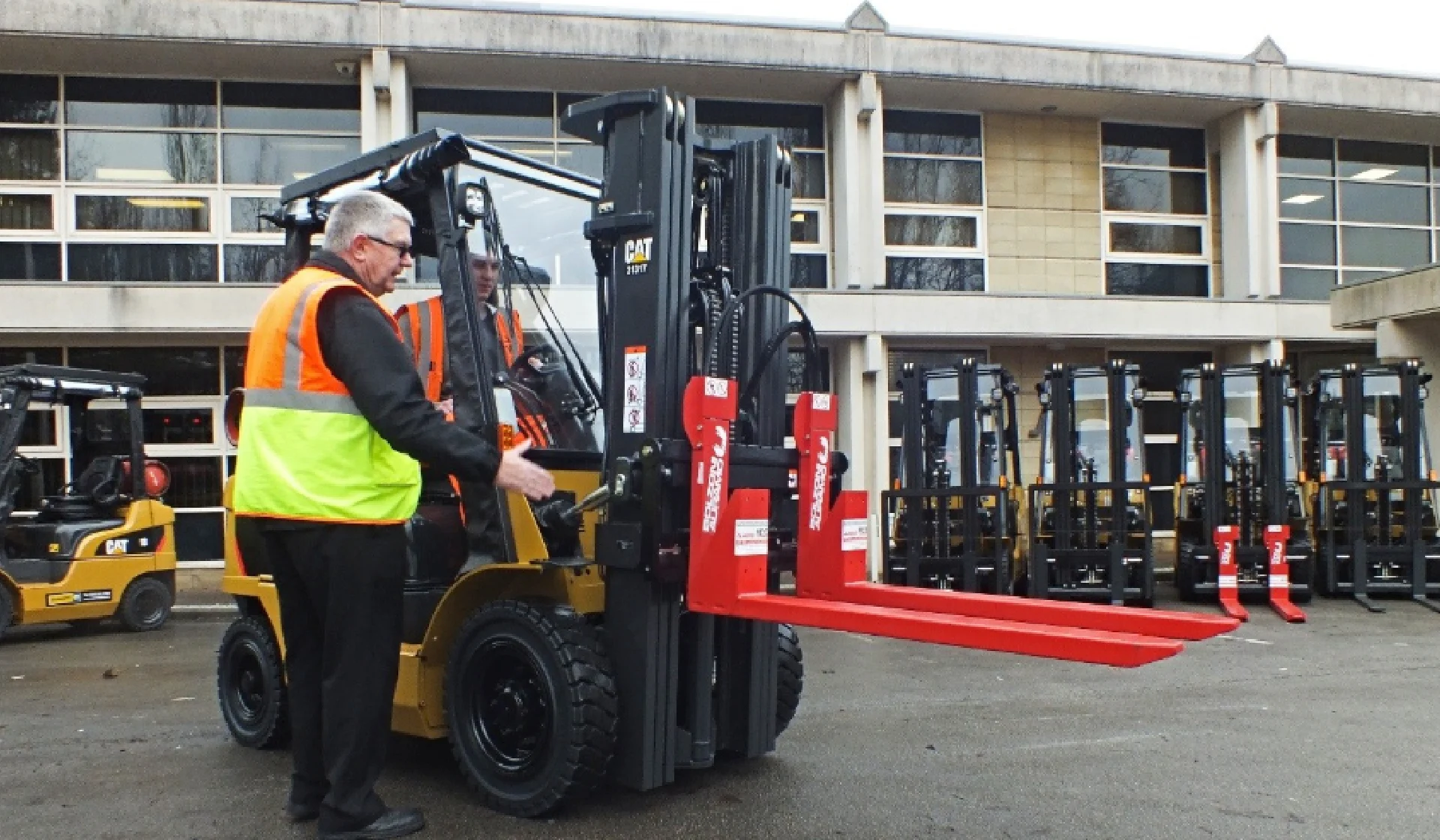 Advantages and Disadvantages of Forklift Attachments