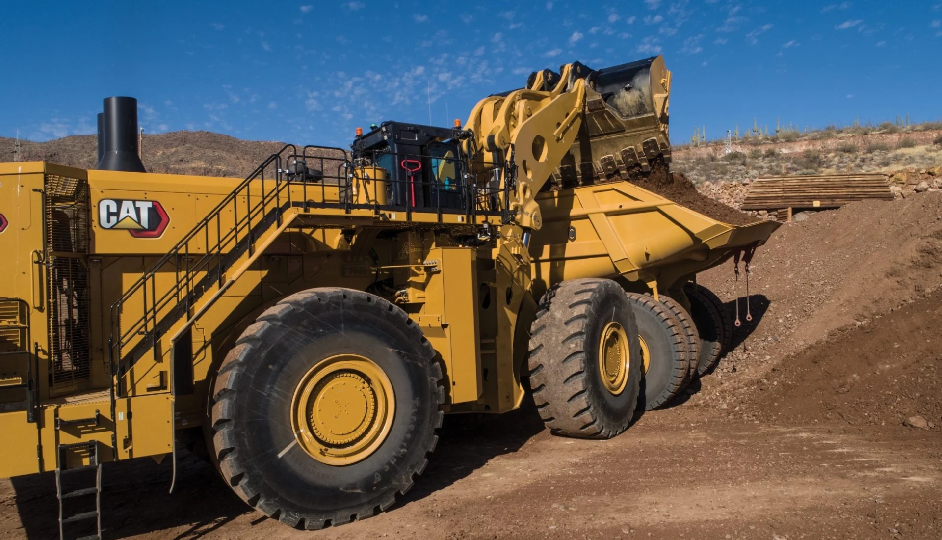 Caterpillar 995: Power and Efficiency Combined