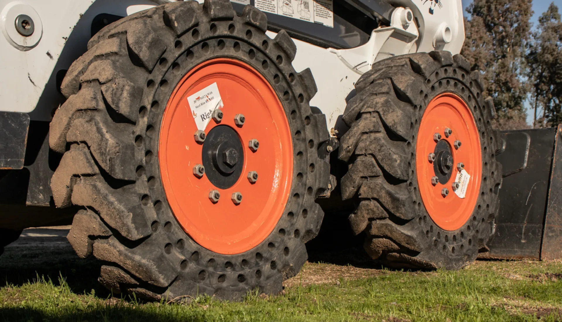 Directional lug type tread patterns