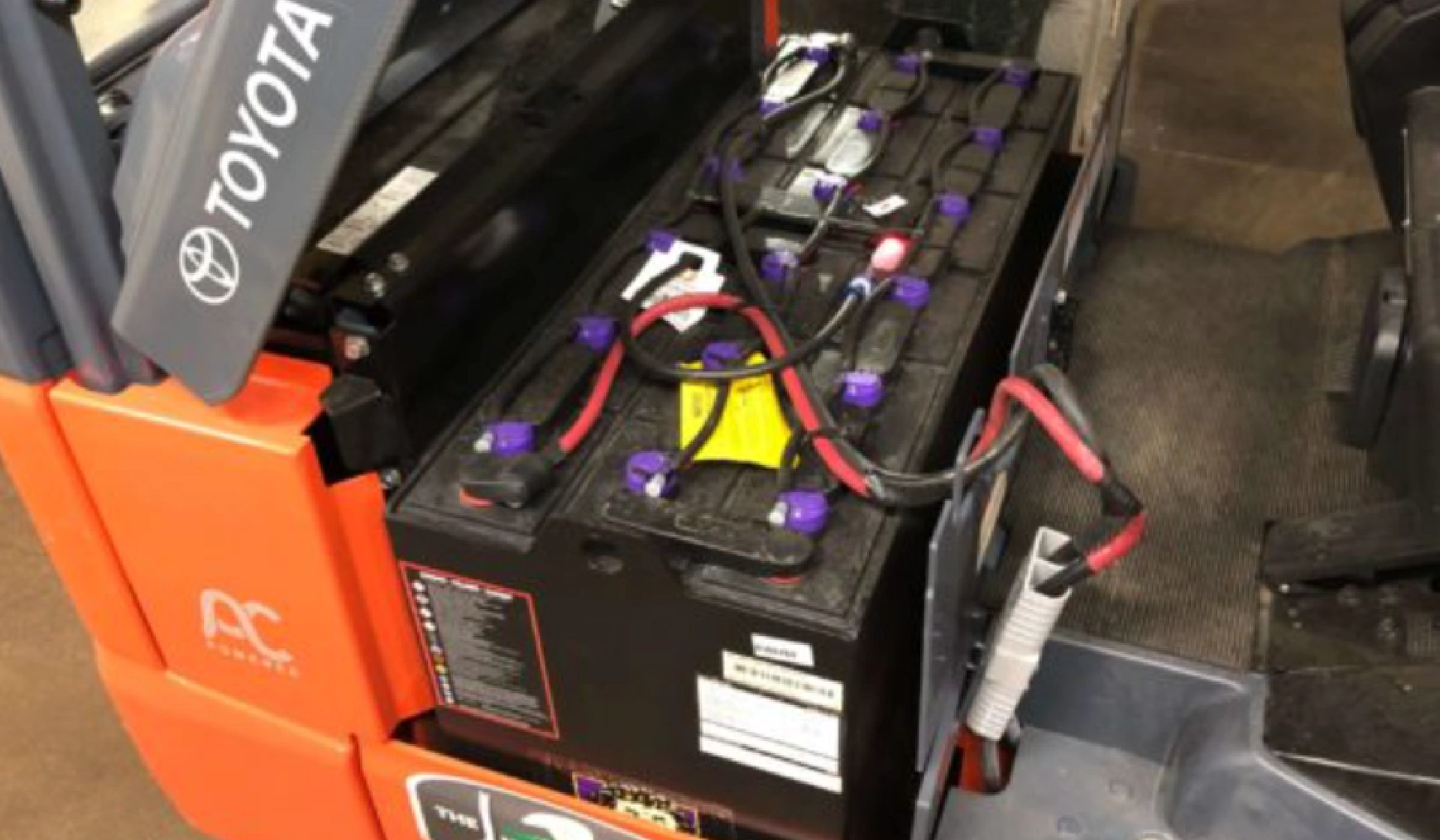 Engine_Battery Compartment
