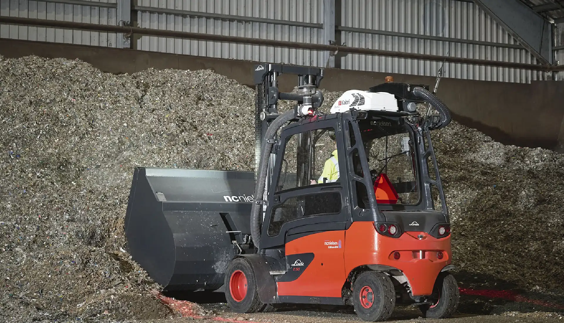Forklift buckets