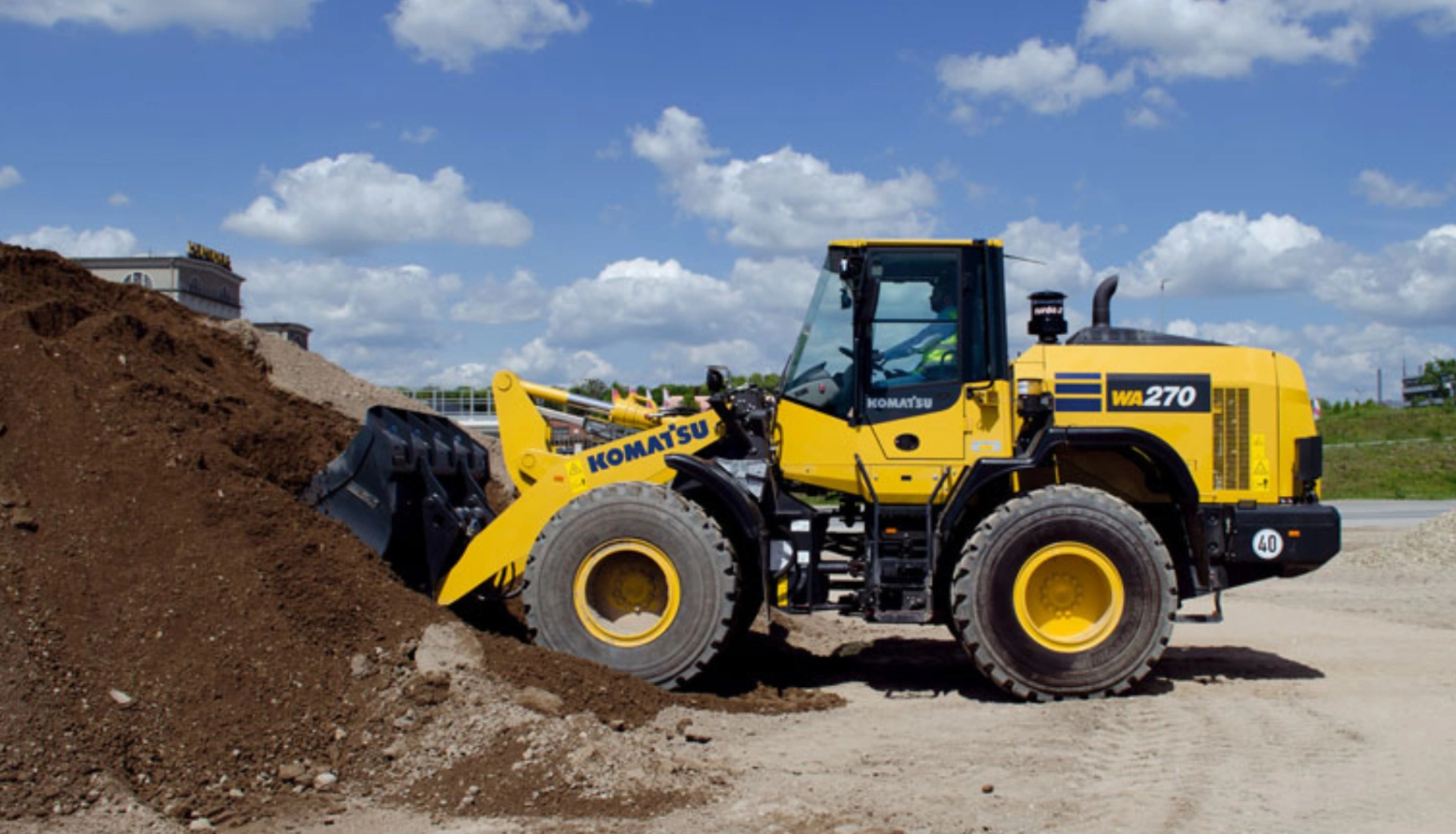 Komatsu WA270-8