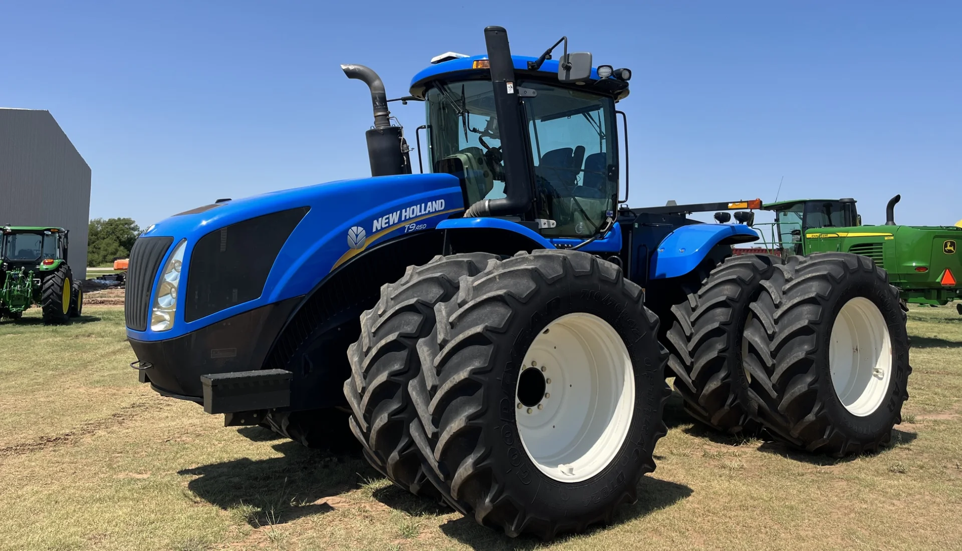 Large Articulated Tractors_ Maximizing Productivity for Extensive Agricultural Needs