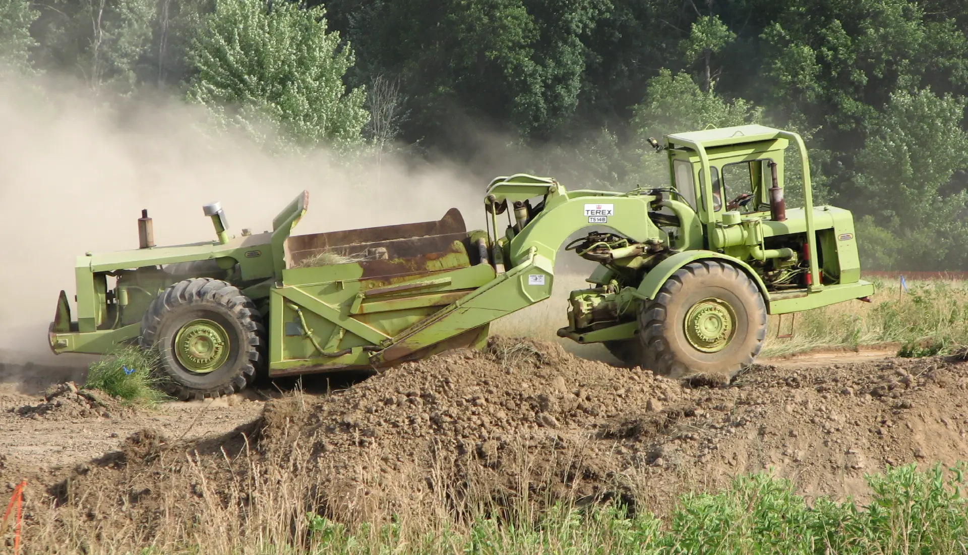 Wheel Tractor-Scrapers_ Efficient Earthmoving Over Longer Distances