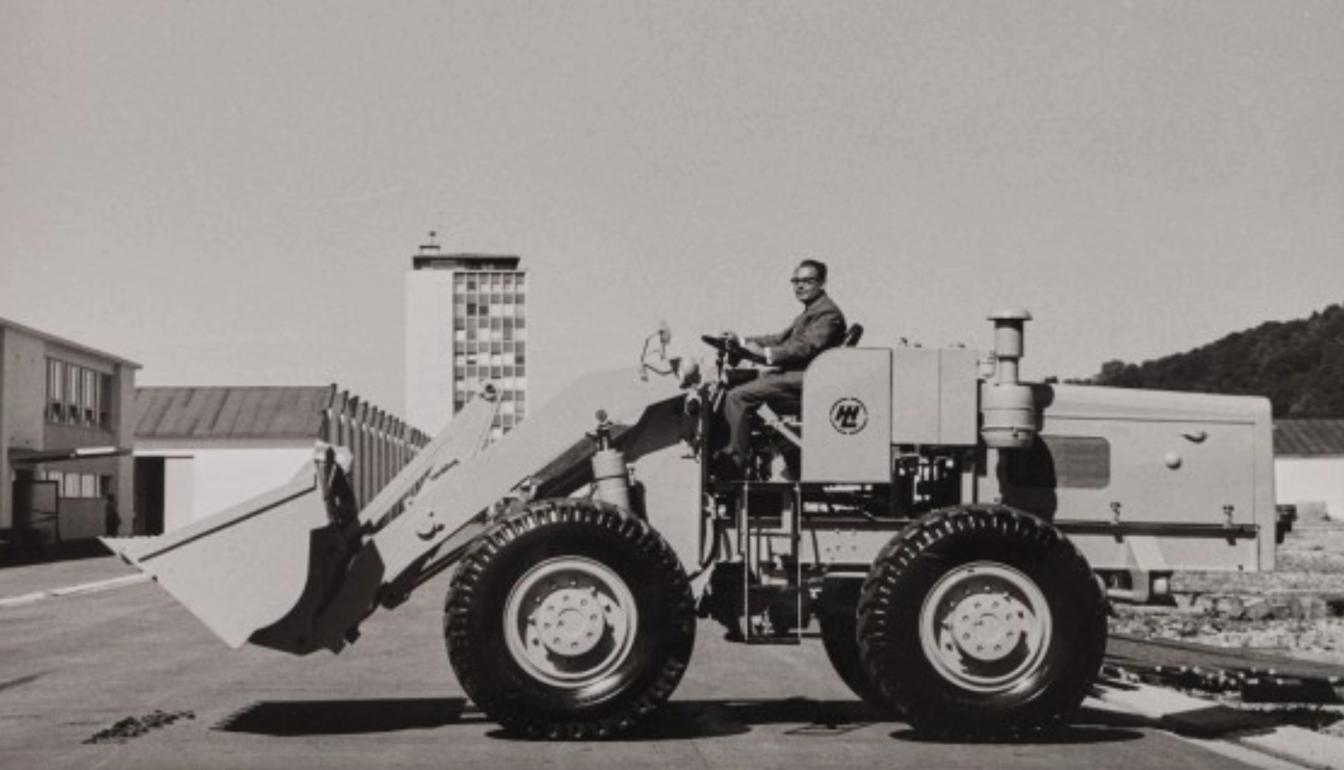 Historical Evolution_ Changes in Wheel Loader Weight and Design in the US Market