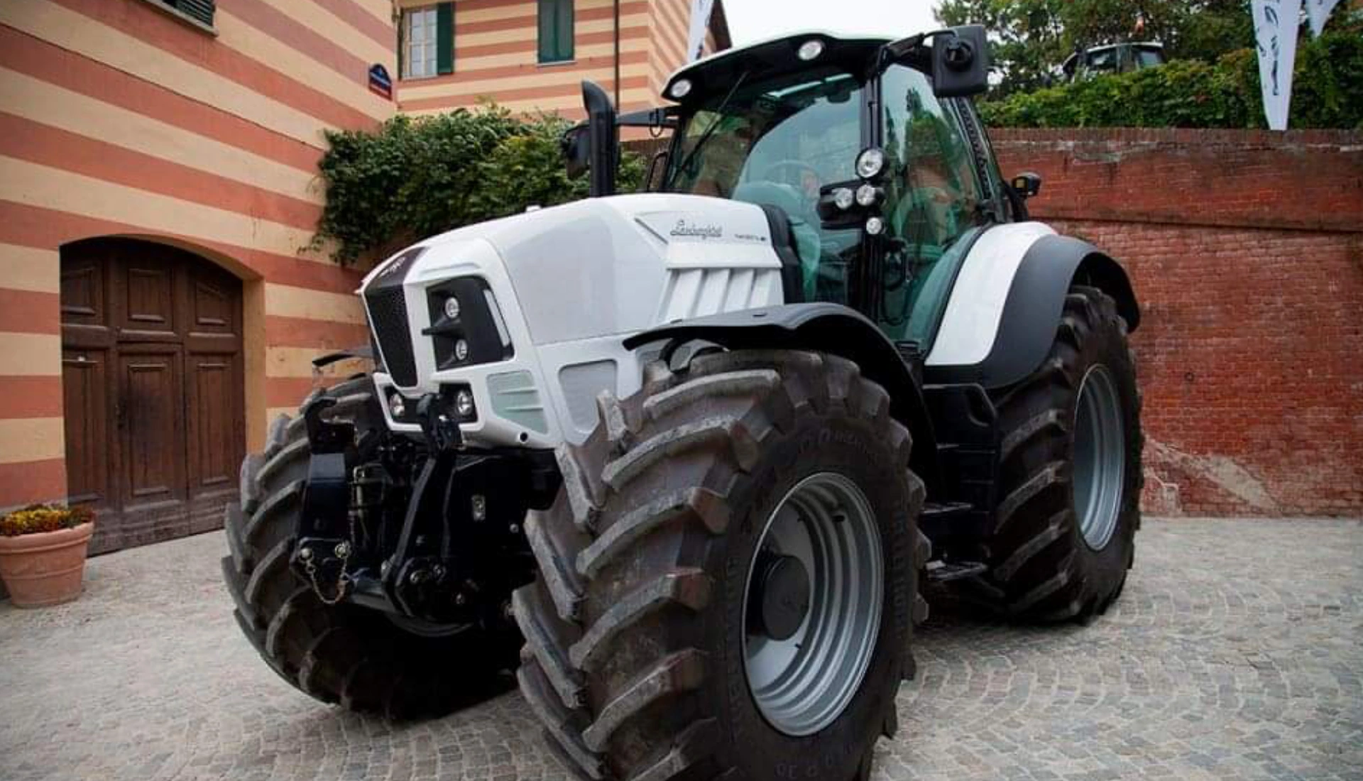 Unveiling the Costs_ Current Lamborghini Tractor Cost and Pricing in the U.S.